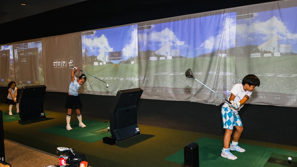 junior golfers swinging on GDR+