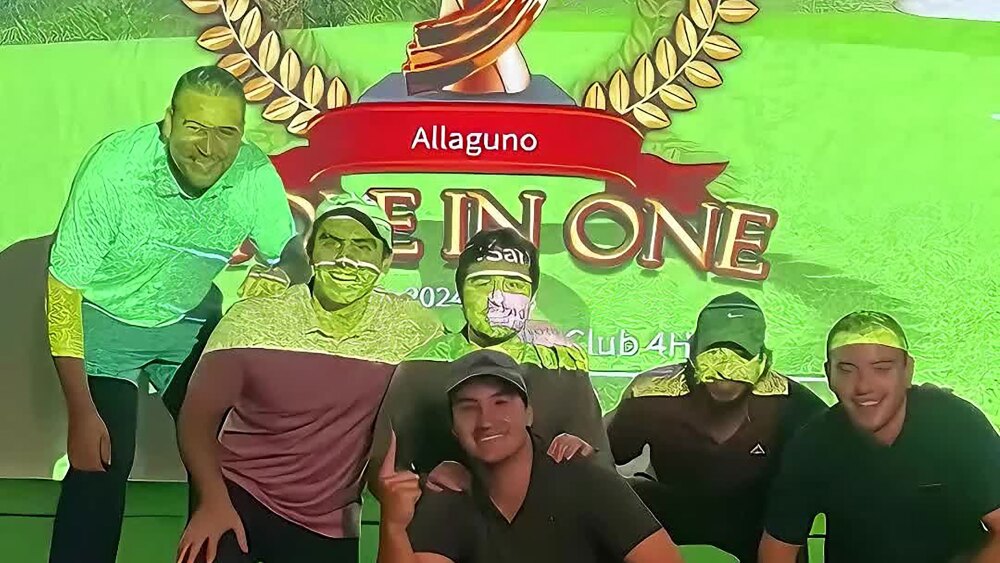 Mulligan's Team in Front of Simulator Screen "Hole in One" - Match 1 - Seeding Rounds