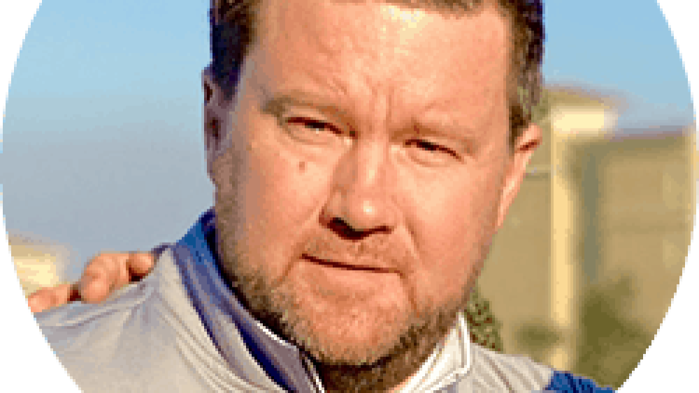 Leadbetter Instructor Alex Vezey Headshot Bubble