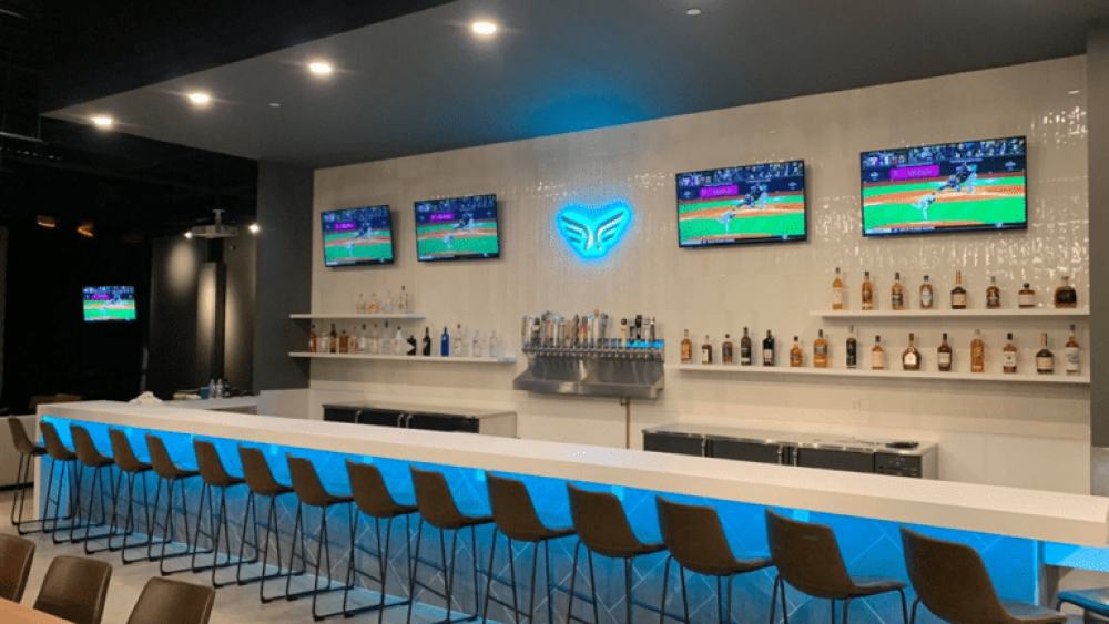 BIRDI Golf - Bar Counter and Chairs