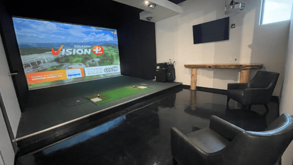 Albatross Golfzon Golf Simulator Room